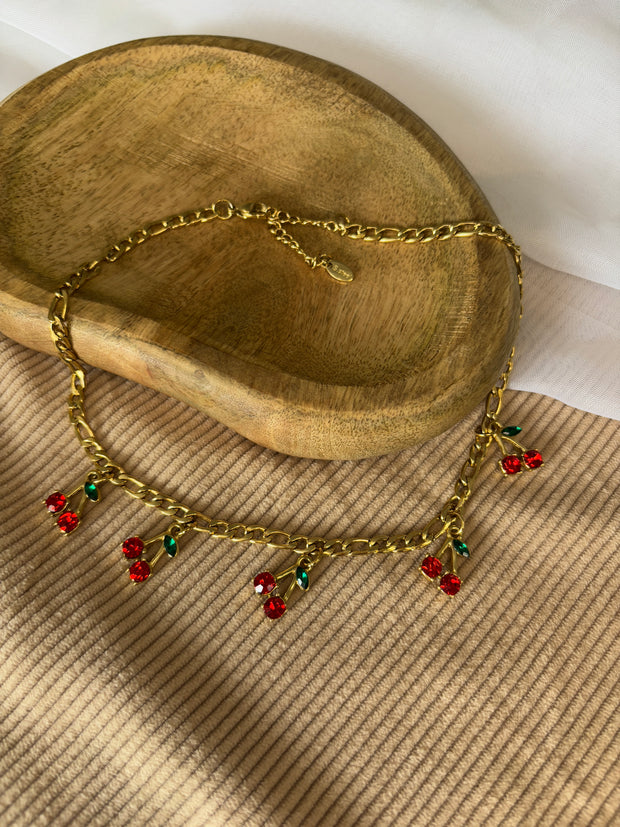 One more Cherry – Goldene Kette mit Kirschanhänger