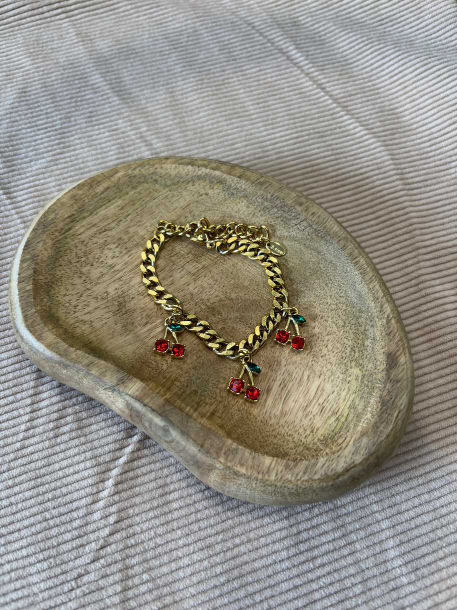 One more Cherry Armband – Gold mit Kirschanhänger