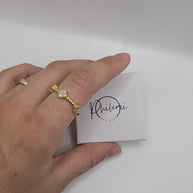 Tragebild des Rings van Cleef ähnlich mit kleeblatt